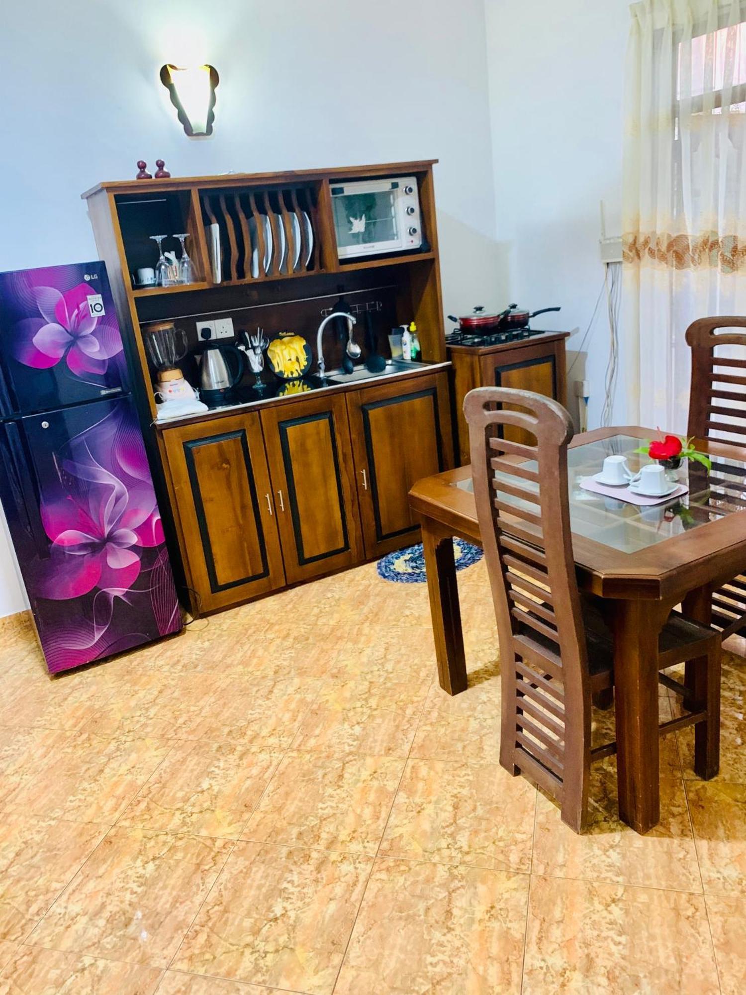 Moon Glow Guest Мириса Екстериор снимка